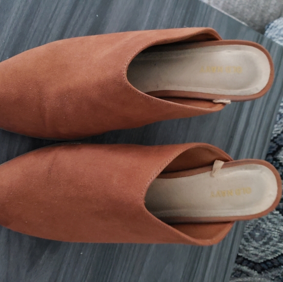 Old Navy Shoes - Picture 7 of 12